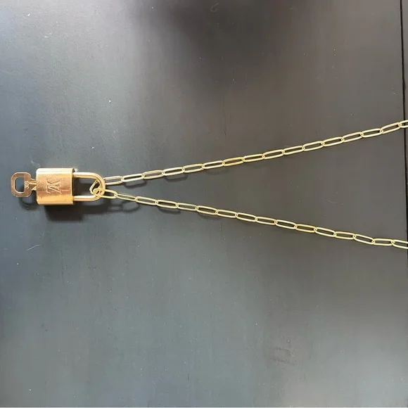 LOUIS VUITTON Padlock WITH chain 🌟 - Picture 4 of 7